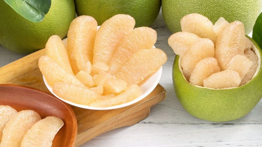 Bạn có thể ăn bưởi trước bữa chính để hỗ trợ quá trình tiêu hóa, giúp giảm cân, ngăn tích tụ mỡ thừa.