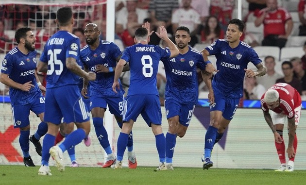 Qarabag tỏ ra đáng gờm trên sân nhà.