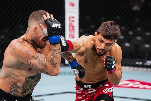 Ramiz Brahimaj ăn mừng chiến thắng tại UFC