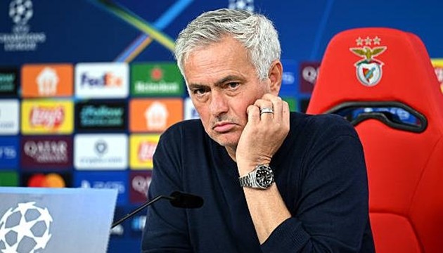 Jose Mourinho cho rằng Vinicius đã khiêu khích cổ động viên Benfica.