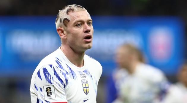 Man Utd nhắm hậu vệ Dortmund có pha 14 kiến tạo thay Mazraoui