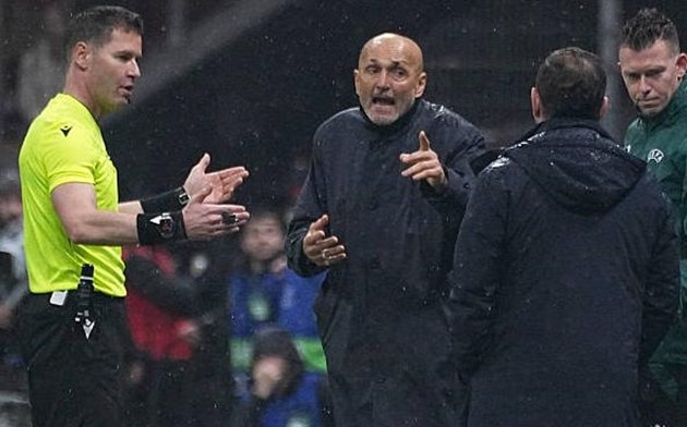 Thầy trò Luciano Spalletti thua cách biệt Galatasaray ở trận play-off lượt đi.