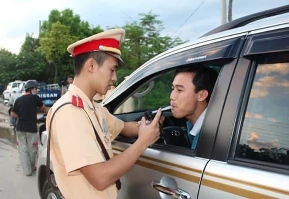 Ngoài tiền phạt và tước bằng lái, phương tiện có thể bị tạm giữ và áp dụng thêm các biện pháp xử lý bổ sung.

