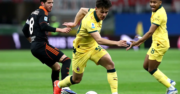 AC Milan phải chia điểm với Como trên sân nhà.