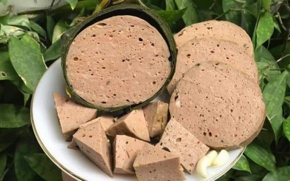 Nếu chưa mở bao bì, hãy giữ nguyên và đặt trong ngăn mát tủ lạnh ở mức 5–8°C, có thể dùng trong khoảng 5–6 ngày (theo hạn sử dụng của nhà sản xuất). 