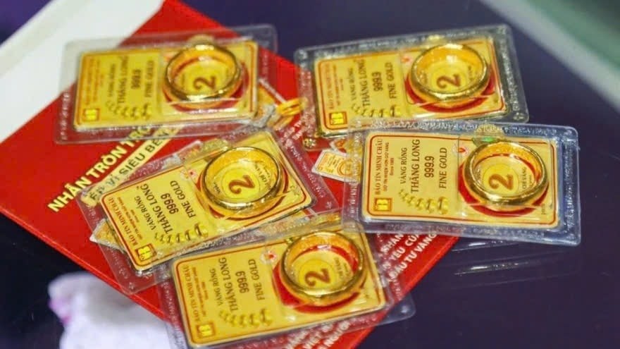 Đến 6h00, Tập đoàn DOJI niêm yết giá vàng miếng SJC ở mức 176–179 triệu đồng/lượng (mua vào – bán ra), giữ nguyên ở cả hai chiều, chênh lệch 3 triệu đồng/lượng.

