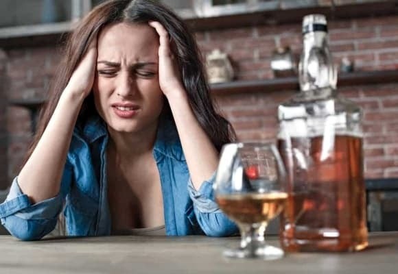 Khi ethanol (cồn) đi vào cơ thể, gan sẽ đảm nhiệm hơn 90% quá trình chuyển hóa. 