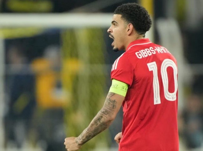 Morgan Gibbs-White ấn định chiến thắng 3-0 cho Nottingham.