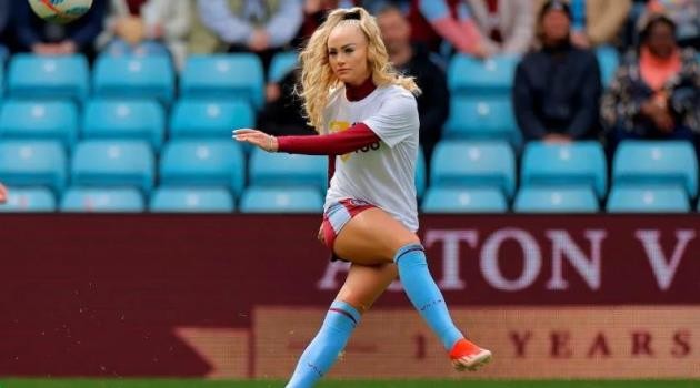 Alisha Lehmann ngày còn ở Aston Villa.