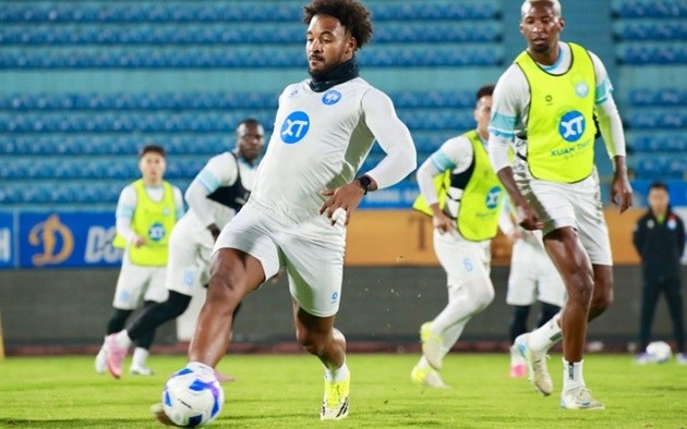 Xuân Son và Nam Định trở lại tập luyện.