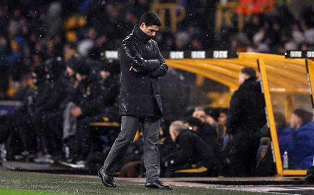 Mikel Arteta đang đối mặt với nhiều vấn đề tại Arsenal.