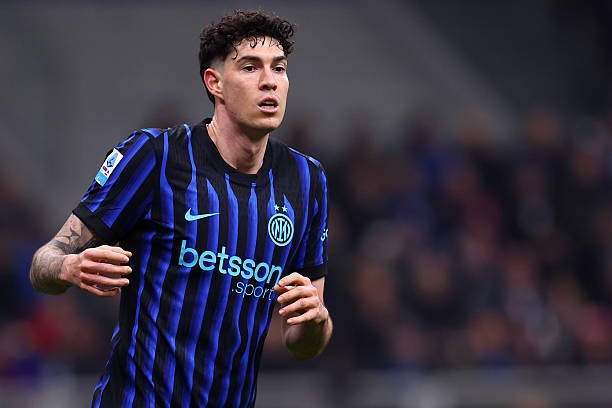 Bastoni sở hữu khả năng chơi chân tốt, yếu tố hứa hẹn giúp anh thích nghi nhanh chóng với lối chơi luân chuyển bóng liên tục của Barcelona.