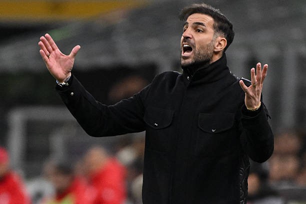 HLV Fabregas cho thấy bản thân cũng là một chiến lược gia tinh quái.