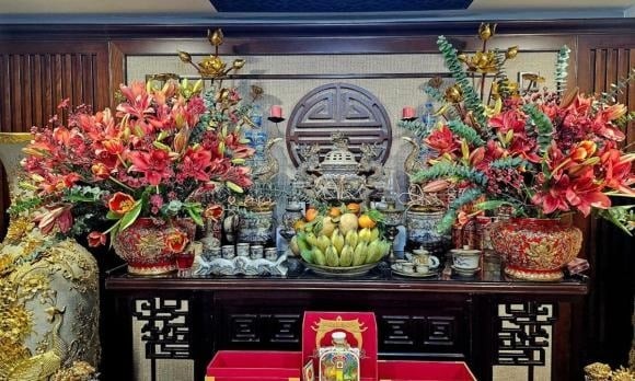 Hoa ly có màu sắc rực rỡ, hương thơm quyến rũ và vẻ đẹp sang trọng. 