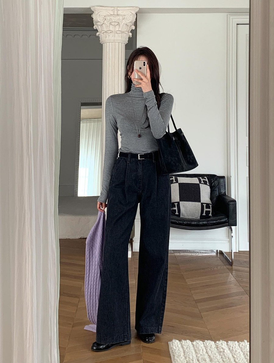 Đây là lựa chọn phù hợp cho những ngày bận rộn, cần một outfit đơn giản nhưng vẫn đảm bảo tính thẩm mỹ.