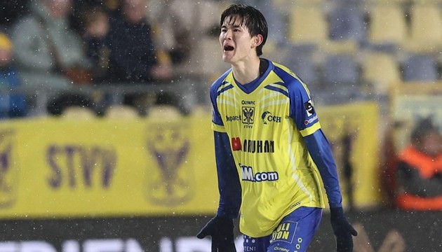 Chelsea và Tottenham cạnh tranh chữ ký của 