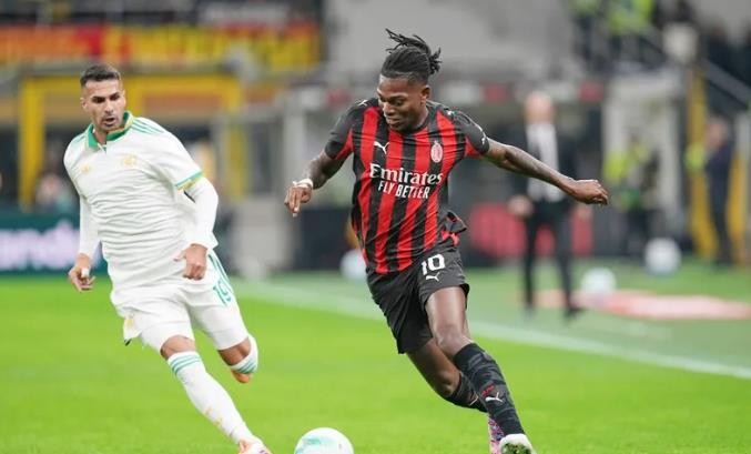 Khả năng tạo đột biến của Leao rất đáng gờm.