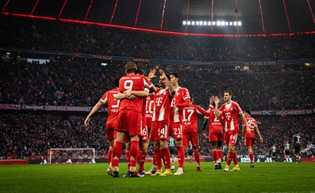 Kane lập cú đúp giúp Bayern dẫn Frankfurt 3-0.