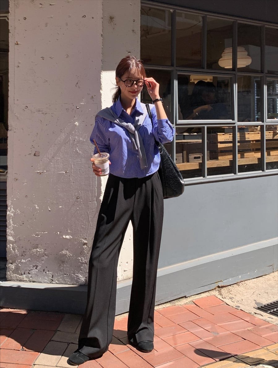 Quần âu suông tiếp tục giữ vị trí quan trọng trong thời trang công sở năm 2026 nhờ khả năng cân bằng giữa thẩm mỹ và tính tiện dụng.