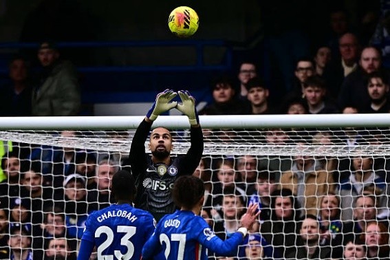 Robert Sanchez (7.0): Một trận đấu khá bận rộn của Sanchez dù bàn thua không có lỗi của anh. Thủ thành người Tây Ban Nha có vài pha cứu thua tốt trước các cú sút xa của Burnley. Tuy nhiên, anh vẫn mang đến sự hồi hộp nhất định cho các cổ động viên nhà ở những tình huống xử lý bóng bằng chân dưới áp lực của tiền đạo đối phương.