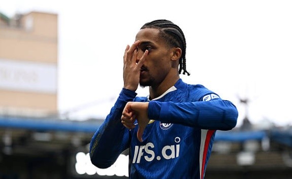 Joao Pedro (7.7): Là cầu thủ xuất sắc nhất bên phía Chelsea trận này. Joao Pedro cho thấy bản năng sát thủ với pha chọn vị trí thông minh để ghi bàn mở tỷ số. Đây đã là bàn thắng thứ 5 của anh trong 6 trận gần nhất tại Ngoại hạng Anh, khẳng định vị thế trung phong số một của đội bóng.