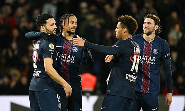 PSG thắng dễ Metz trên sân nhà.