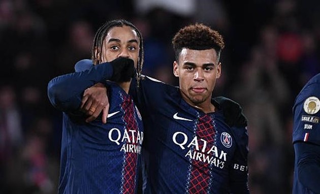 PSG chiếm lại ngôi đầu bảng xếp hạng Ligue 1.