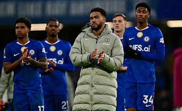 Reece James rời sân sớm ở trận đấu với Burnley.