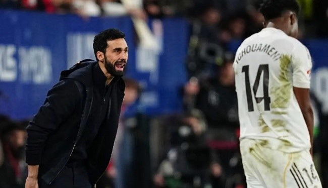 Arbeloa cùng Real bại trận.