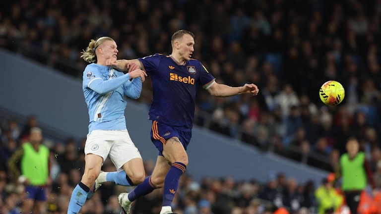 Haaland đã tranh chấp quyết liệt ở trận đấu này.