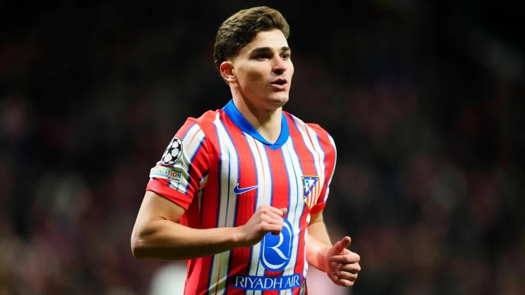 Julian Alvarez được liên kết nhiều với các đại gia châu Âu.