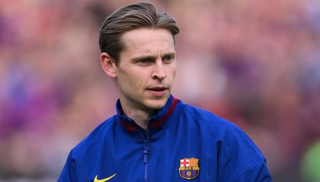 Frenkie De Jong là 1 trong 3 ngôi sao đối mặt với án treo giò của Barcelona.