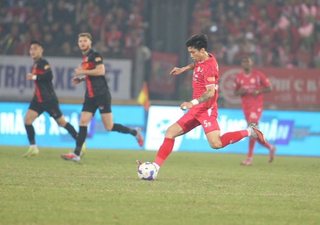 Văn Hậu thể hiện đẳng cấp khi tái xuất.