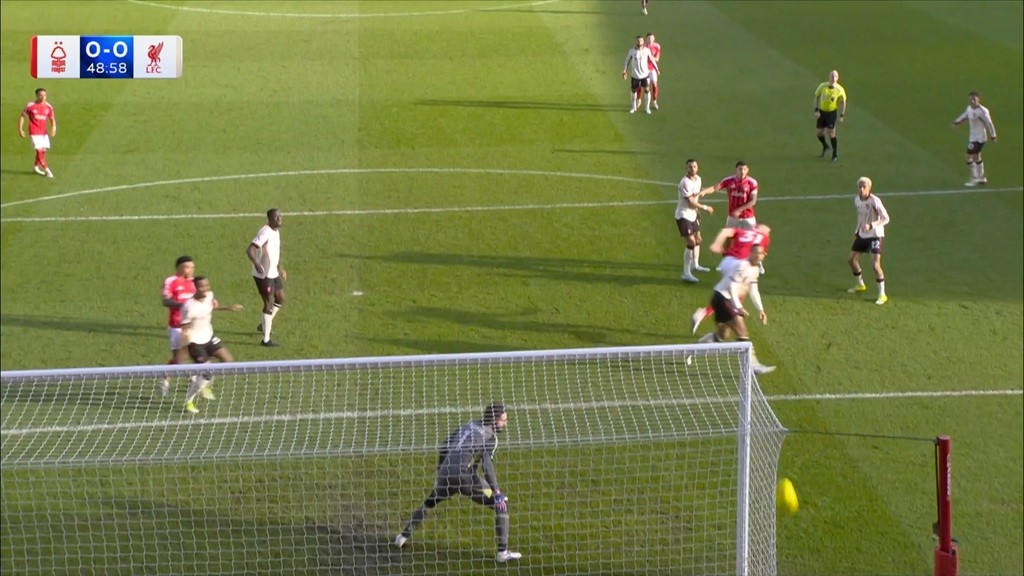 Van Dijk đã ngăn bàn thua trong thấy đầu hiệp 2.