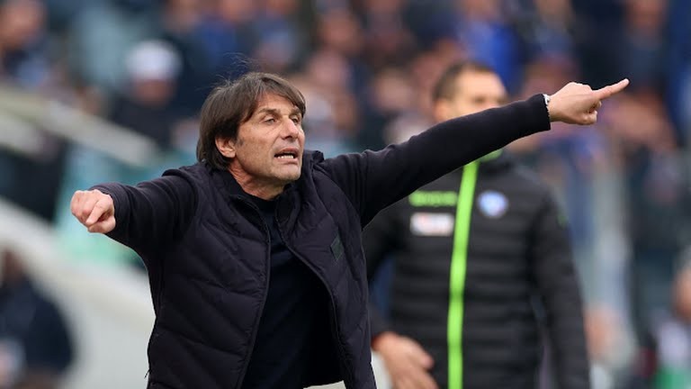 Napoli ra về trắng tay dù dẫn trước từ sớm.