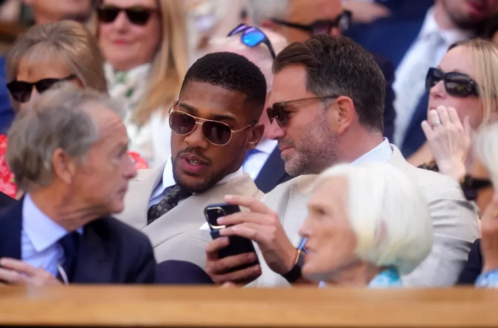 Anthony Joshua và Eddie Hearn tại Wimbledon 2025