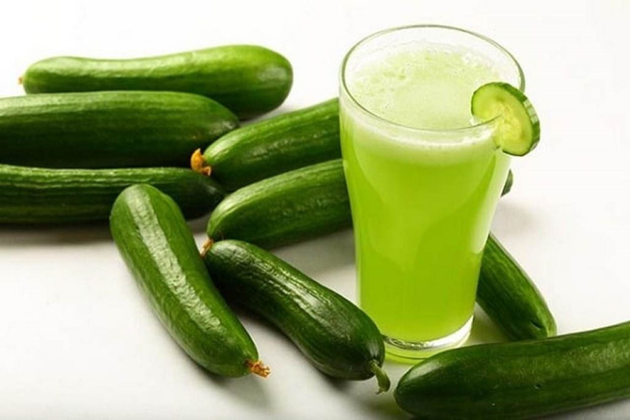 Uống 1 ly nước dưa chuột vào giữa buổi chiều không chỉ giúp bù nước, hỗ trợ quá trình thải độc tự nhiên 