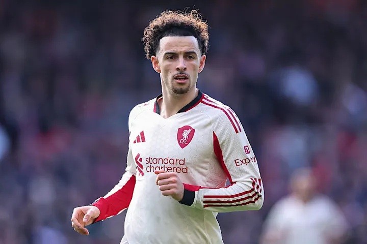 Curtis Jones (5/10): Thay thế Wirtz bất đắc dĩ và thiếu sự chuẩn bị. Bỏ lỡ cơ hội tốt nhất của Liverpool.