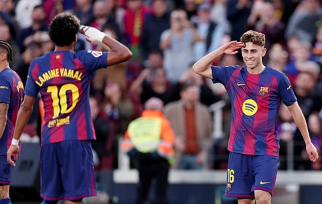 Barca dễ dàng đè bẹp Levante.