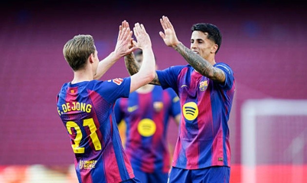 De Jong ghi bàn giúp Barca thắng 3-0.