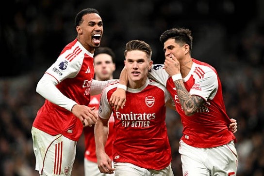 Gyokeres lên tiếng giúp Arsenal tạm vươn lên dẫn trước.