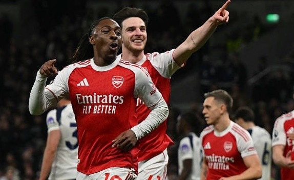 Arsenal đè bẹp Tottenham trong trận cầu 5 bàn thắng.