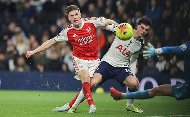 Viktor Gyokeres chứng minh giá trị với cú đúp vào lưới Tottenham Hotspur.