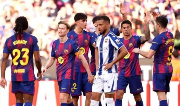 De Jong nổi bật trong chiến thắng của Barca.