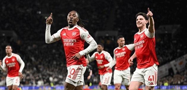 Arsenal khuất phục Tottenham Hotspur.