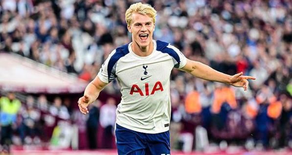 MU có nên chi tiền vì Lucas Bergvall?