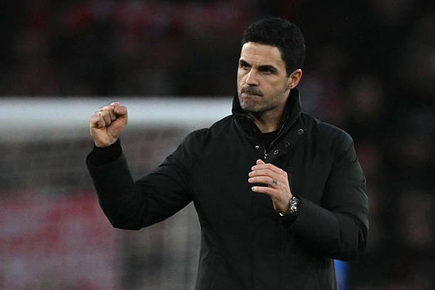 HLV Mikel Arteta giúp Arsenal tiếp tục duy trì lợi thế trong cuộc đua vô địch Ngoại hạng Anh.