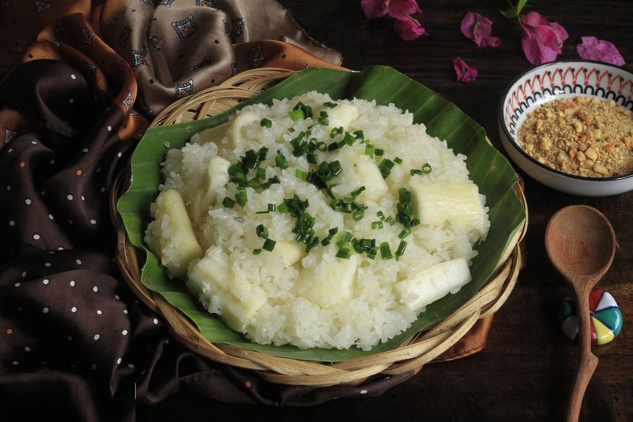 Nếu buổi sáng bạn phải làm việc liên tục, không có thời gian ăn vặt, một phần xôi nhỏ có thể giúp duy trì năng lượng trong nhiều giờ. Điều này đặc biệt phù hợp với người lao động tay chân hoặc học sinh, sinh viên cần hoạt động trí não buổi sáng.