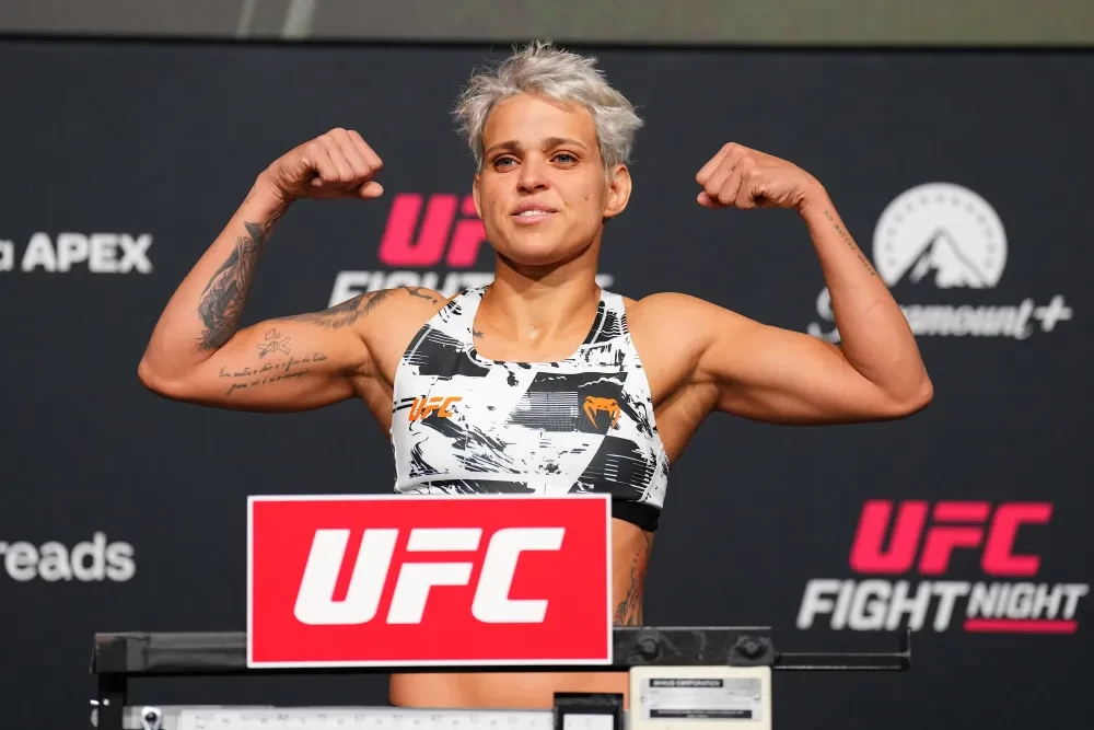 Eduarda Moura tại buổi cân thử cho sự kiện UFC.