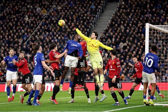 Lammens có những pha cứu thua ấn tượng.